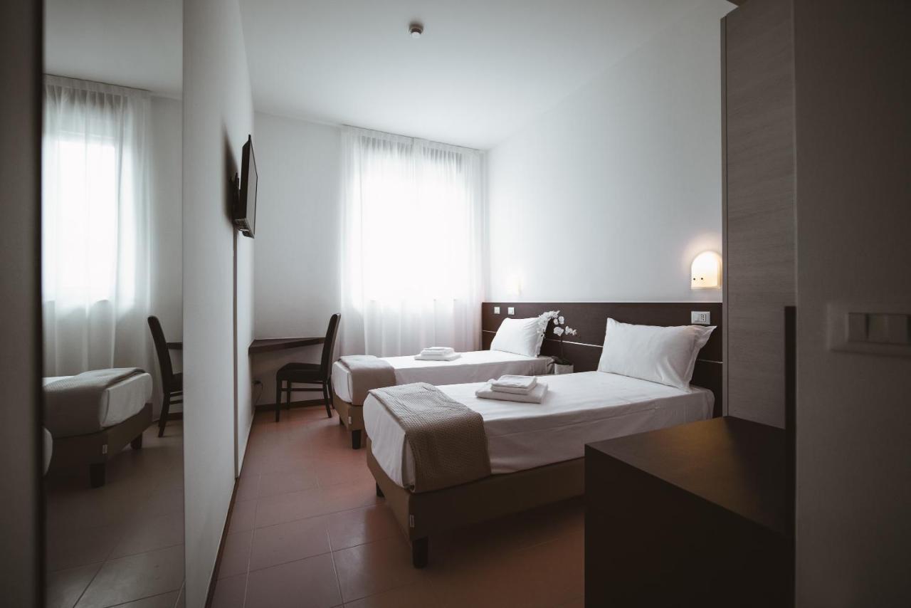 Albergo Commercio パルマノーヴァ エクステリア 写真