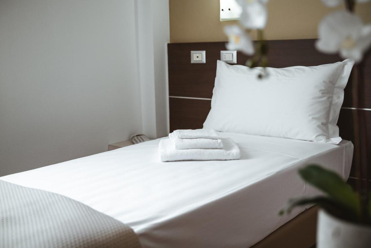 Albergo Commercio パルマノーヴァ エクステリア 写真