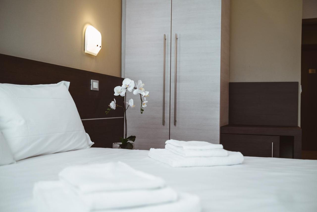 Albergo Commercio パルマノーヴァ エクステリア 写真