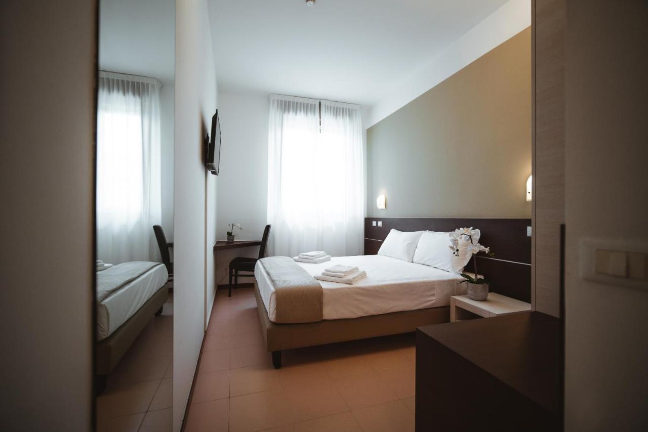 Albergo Commercio パルマノーヴァ エクステリア 写真